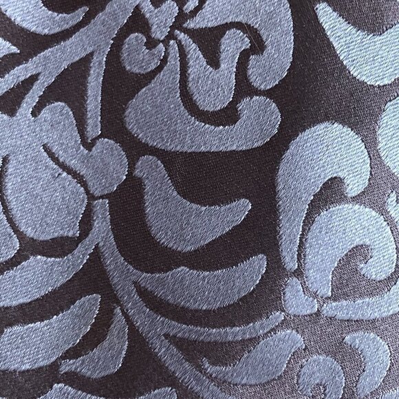 BCBG Hand Crafted Attitude Floral 100% Silk Skinny Necktie - Picture 4 of 7